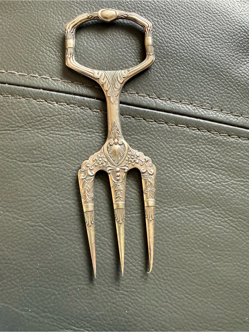 Vintage-Style Men’s Decorative Three-Prong Fork in Antique Finish